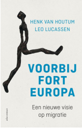 Marli Huijer spreekt op boekpresentatie 'Voorbij fort Europa'